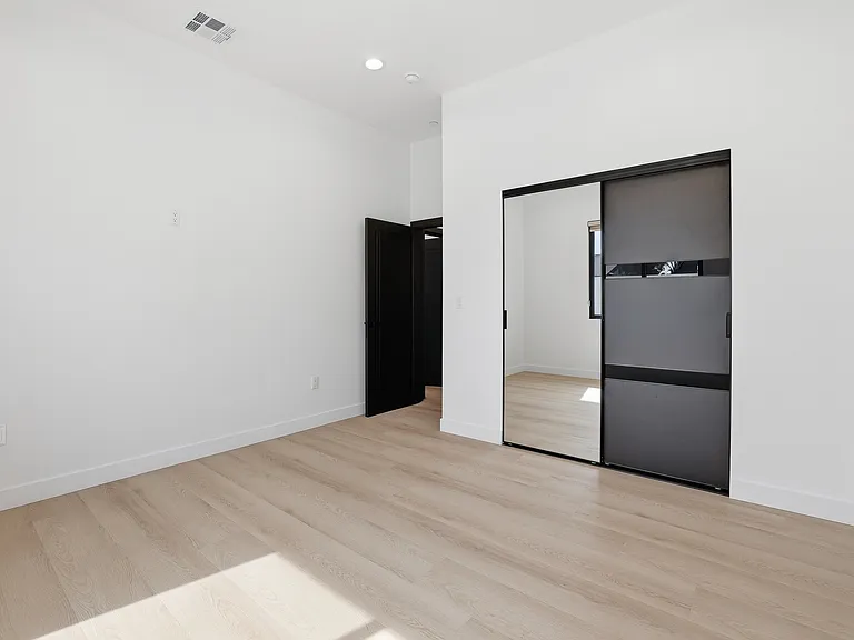 7941 Rhodes Ave — Photo 8