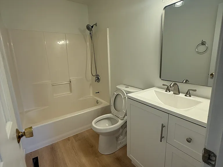 Master full bathroom