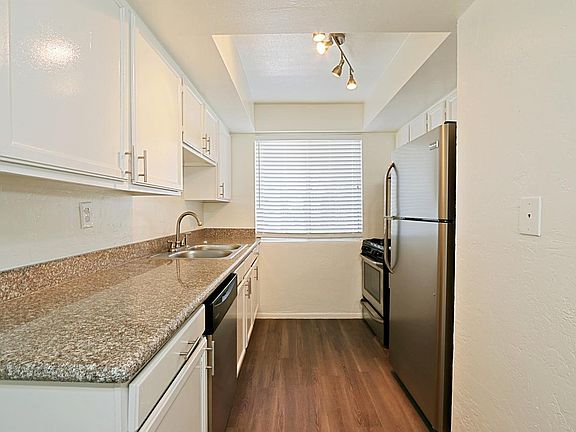 5th image of 2417 E Campbell Ave APT 7B