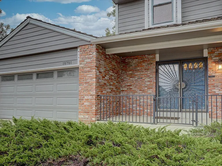 10701 Hobbit Ln — Photo 4