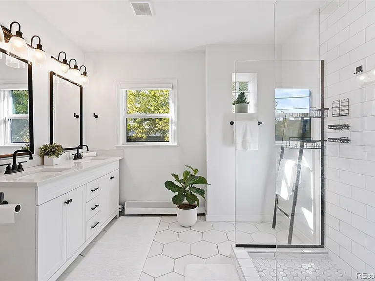 1600 Balsam St — Photo 15
