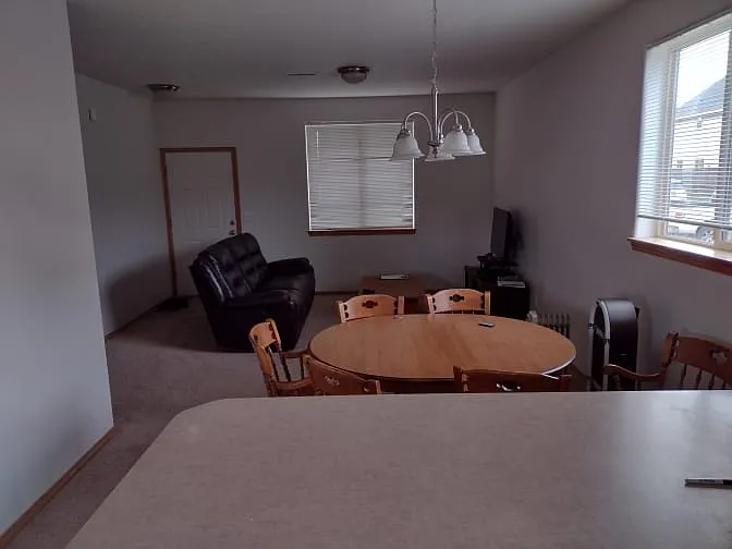 4 bed, 2.5 bath, 1618 sqft, $700 — Photo 3