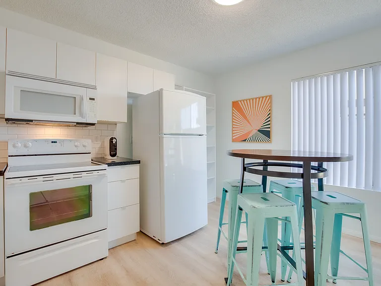 8143 La Jolla Scenic Dr N — Photo 37