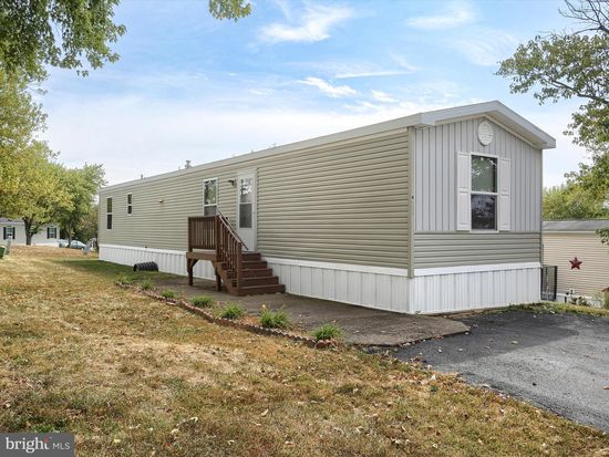 4 Mimosa Ln, Carlisle, PA 17015
