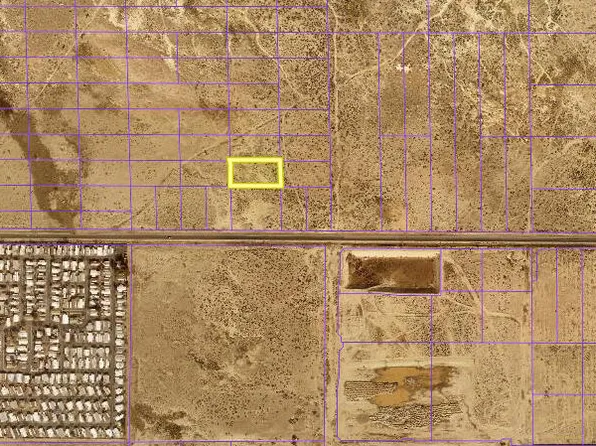 Vic Ave #G12-13, Lancaster, CA 93535