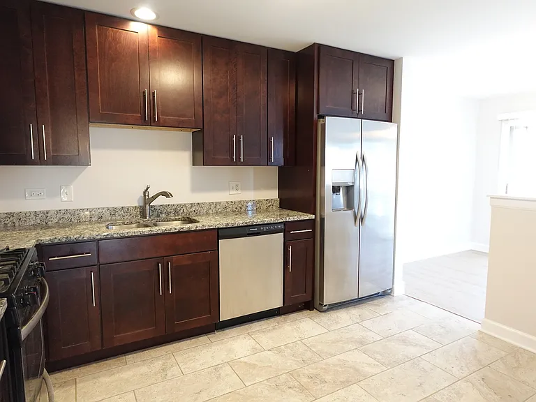 881 Essex Cir #881 — Photo 9