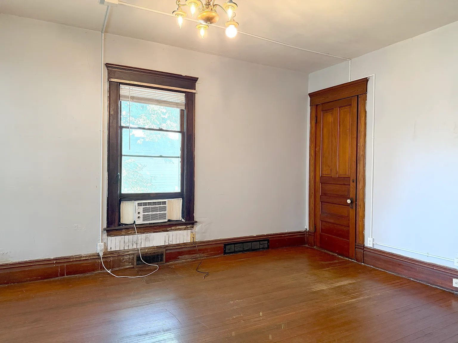 223 S Johnson St — Photo 3