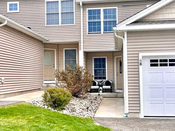 4 Maple View Ln #B, Feeding Hills, MA 01030