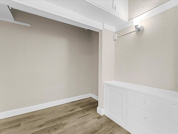 3rd image of 118 N Westmoreland Ave APT 205