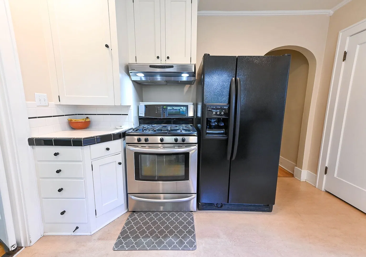 Craftsman 5 Bed/2 Bath Lincoln Park Neighborhood Home — Photo 4