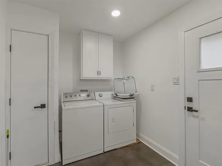 2107 Lewood Cir — Photo 20