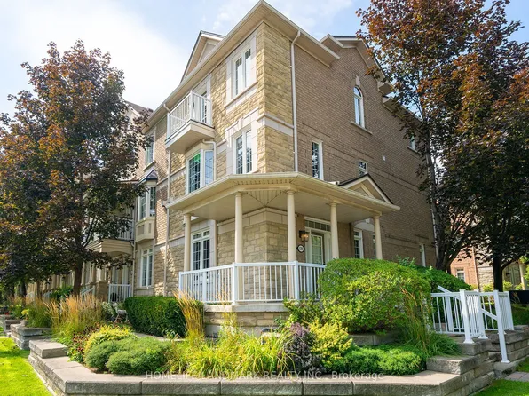 130 Park St E #15, Mississauga, ON L5G 4W1