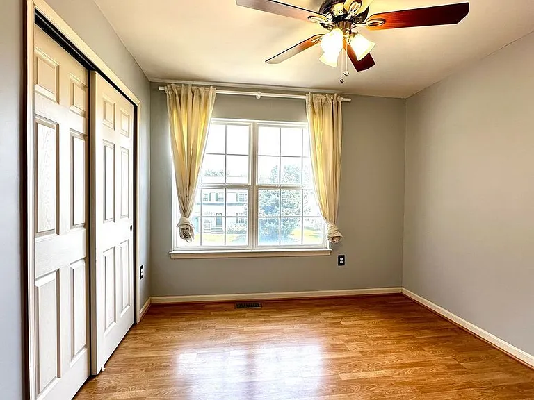 8 Scarborough Ct — Photo 16