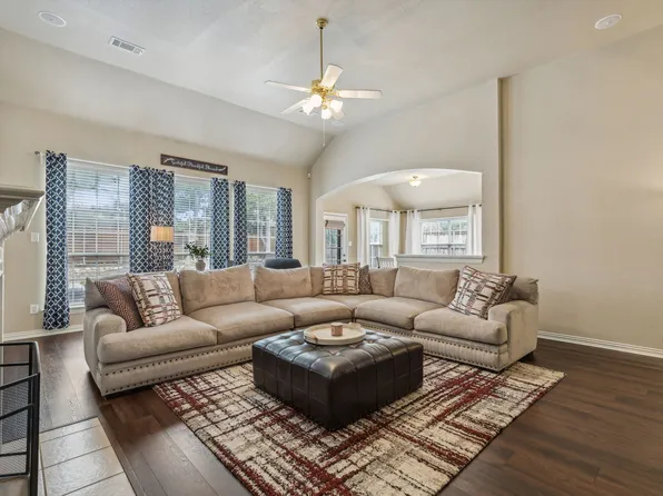 405 Lake Village Dr, McKinney, TX 75071