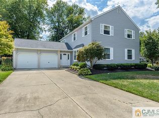 10 Ardleigh Ct, Mount Laurel, NJ 08054