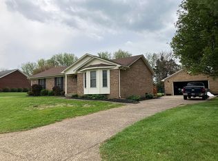1111 Oak Knoll Dr, Bardstown, KY 40004