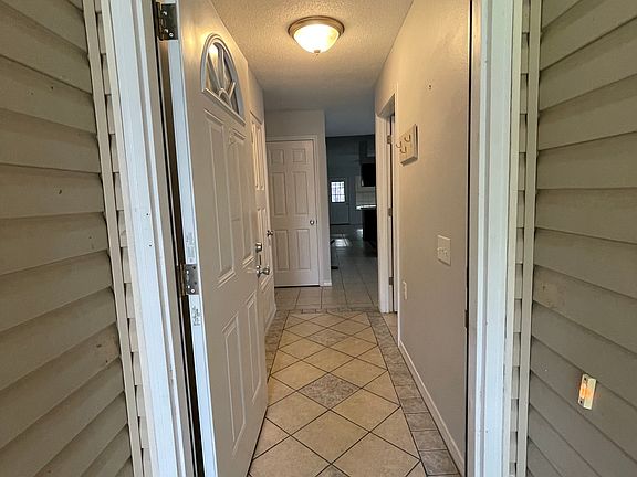 2nd image of 1145 Merrie Way