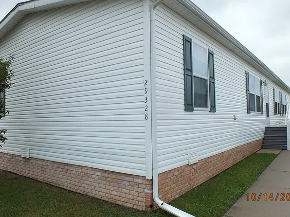 29328 Meadow Ln, Gibraltar, MI 48173