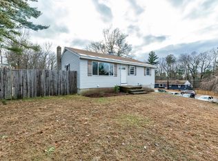 11 Edgewood St, Derry, NH 03038