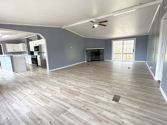 5th image of 16 Brittany Ln
