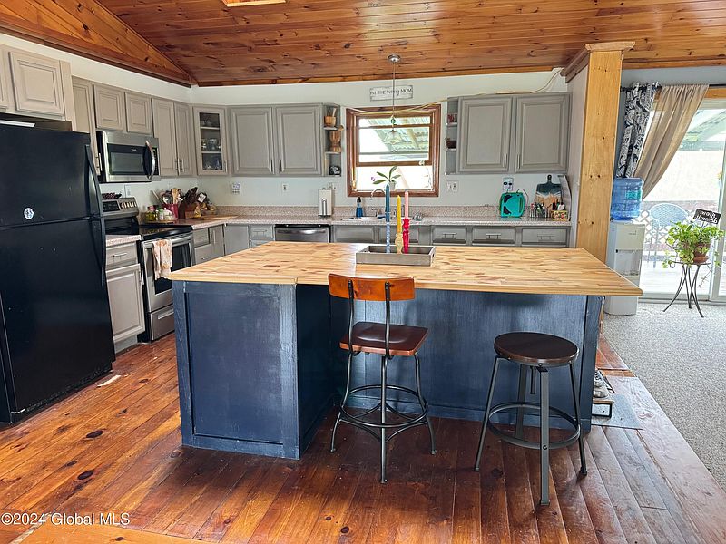 4th image of 268 Pleasant Valley Road