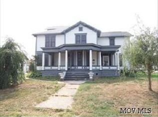 102 Clay St, Saint Marys, WV 26170