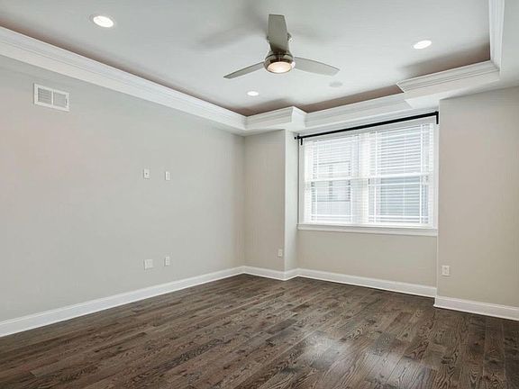 5th image of 1446 N Myrtlewood St