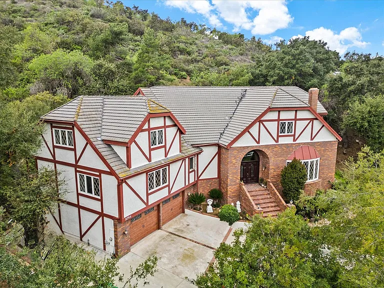 2705 Clear Creek Ln — Photo 45