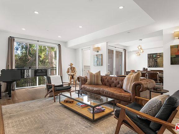 5th image of 441 S Barrington Ave Unit 306