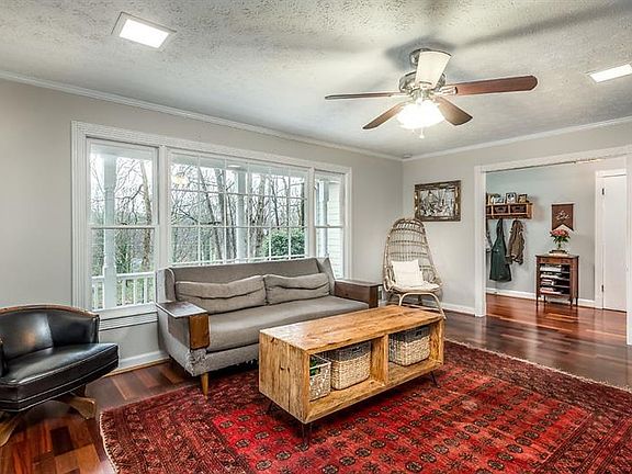 4th image of 961 Hickory View Ct NW