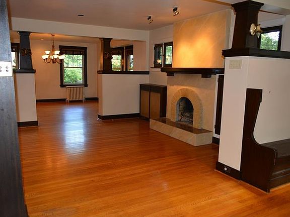 5th image of 945 Savannah Ave