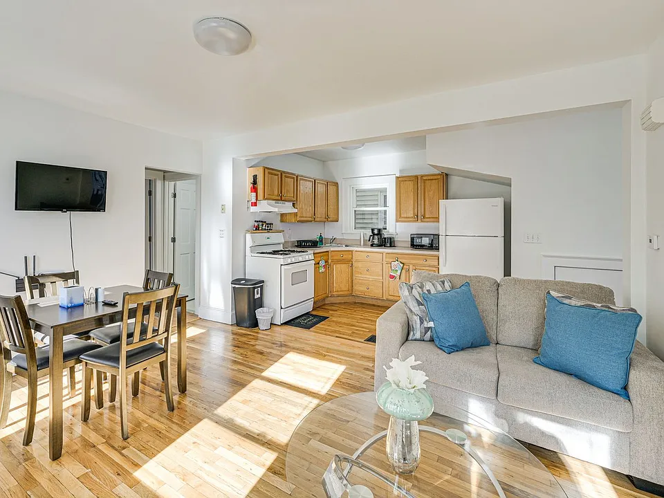 139-141 Putnam Ave #1-ID1546163P