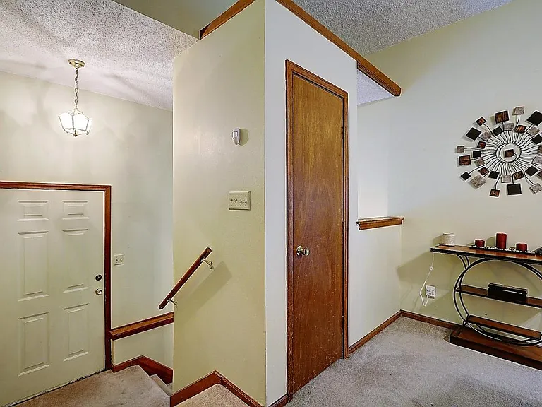 1128 NE Barnes Dr — Photo 8
