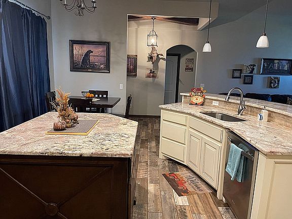 4th image of 323 Appaloosa Dr