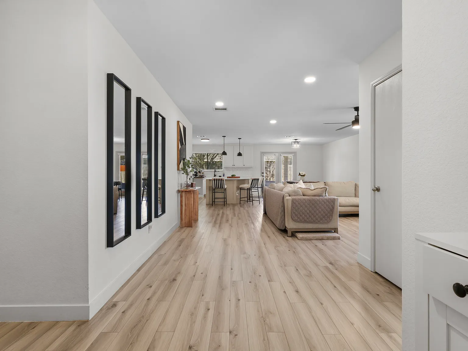 3 bed, 1658 sqft, $2,200 — Photo 3
