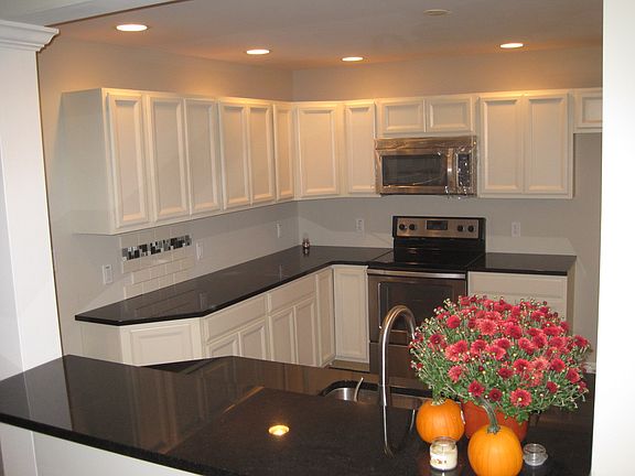 2nd image of 1930 Mark Twain Cir