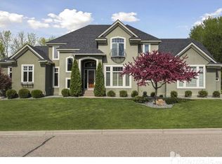 295 Whitegate Ln, Wayzata, MN 55391