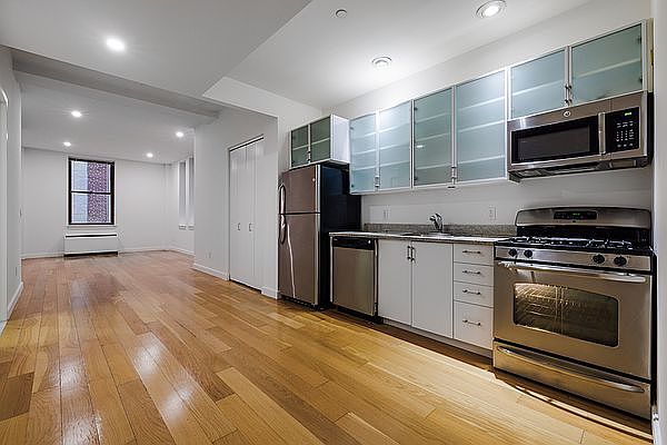 1st image of 37 Wall St APT 21J
