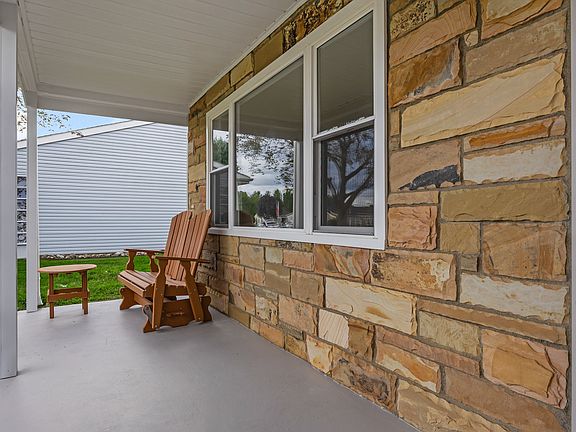 3rd image of 109 Huntington Dr