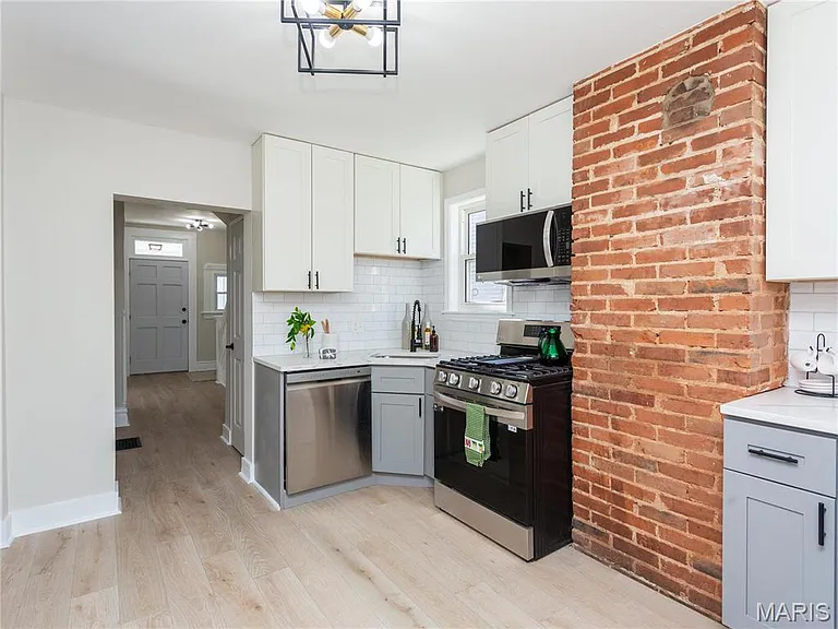 3303 Oxford Ave — Photo 10