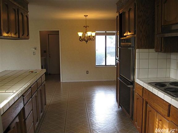 4th image of 3258 Larchmont Dr