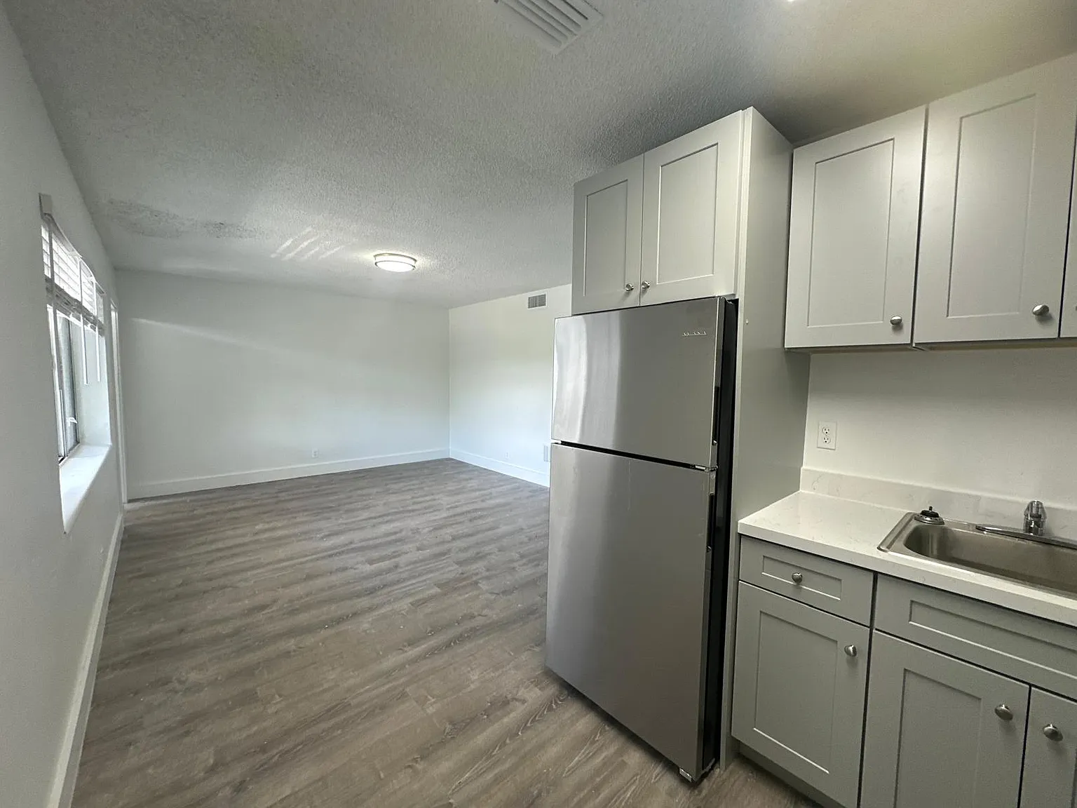 2401 NW 9th Ave — Photo 4