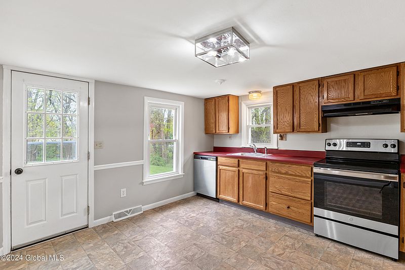4th image of 146 Forts Ferry Road
