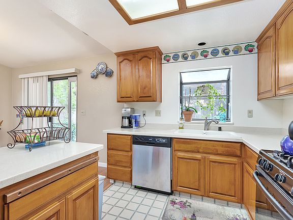 5th image of 1419 Hickory St
