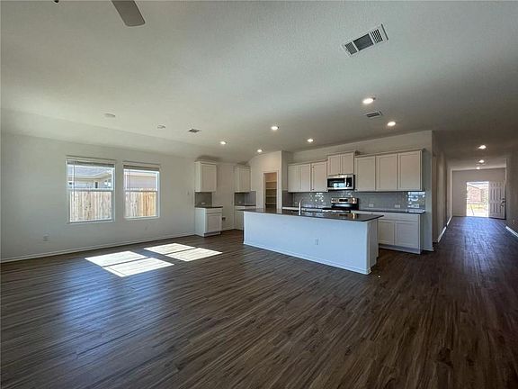 2nd image of 110 Ulmus St