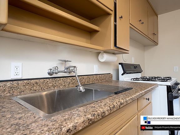 5th image of 1029 Virginia St