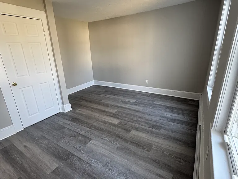 72 Pleasant St — Photo 4
