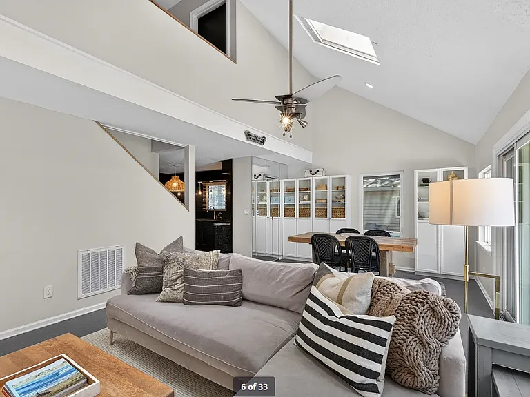 2101 Woodlawn Ave — Photo 8