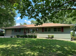 1148 SW Meadow Ln, Topeka, KS 66604