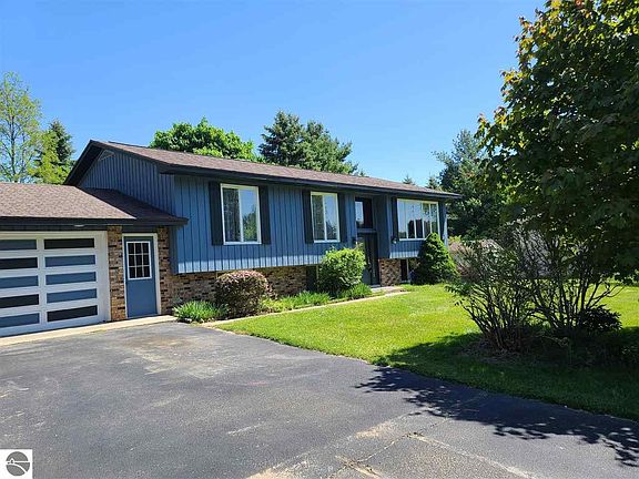 2nd image of 4316 Deerfield Ln